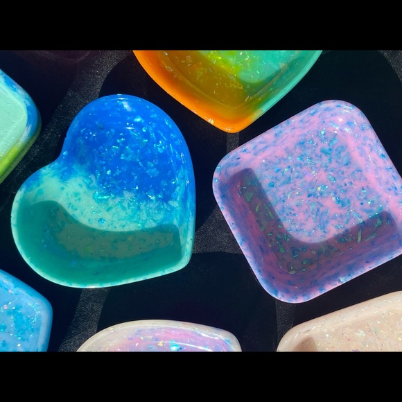 CUSTOM COLOR IRIDESCENT DISHES - Custom Style, Shape & Color. - Picture 11 of 17